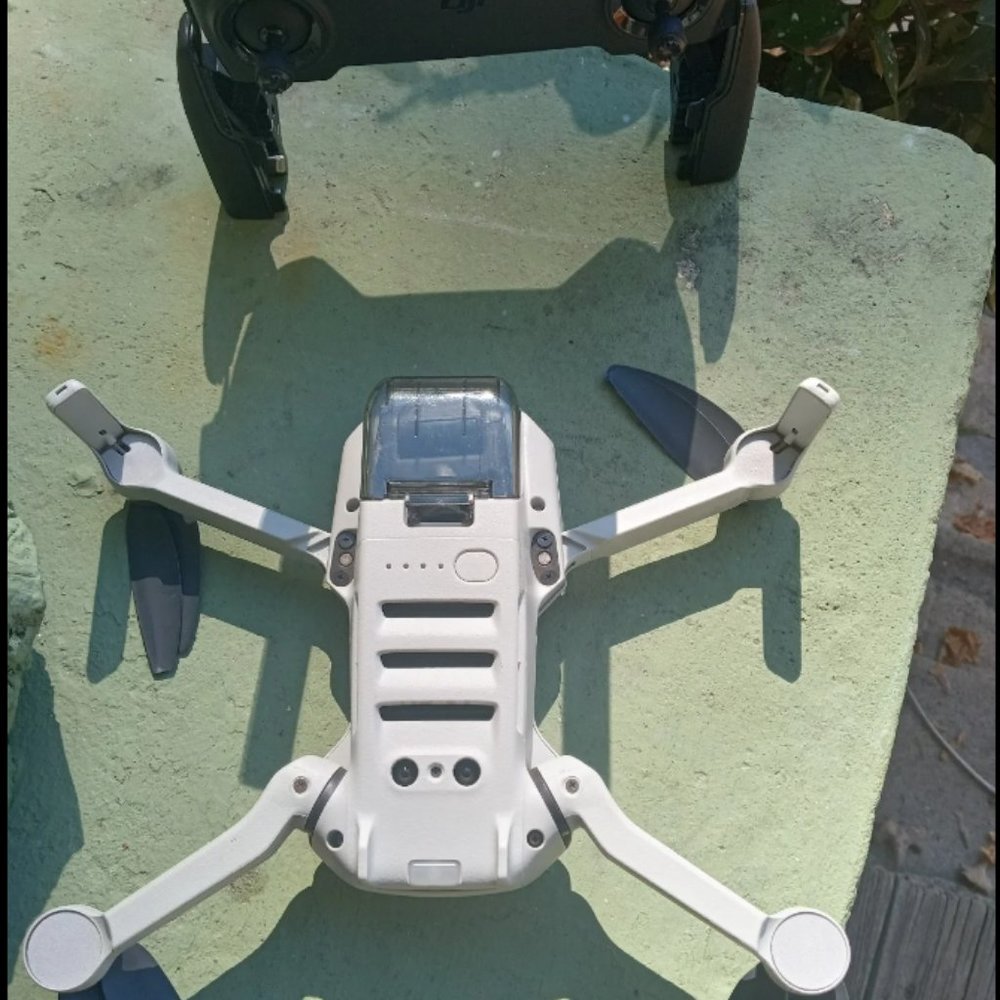 DJI Mavic Mini SE with 2.7K Attached Camera